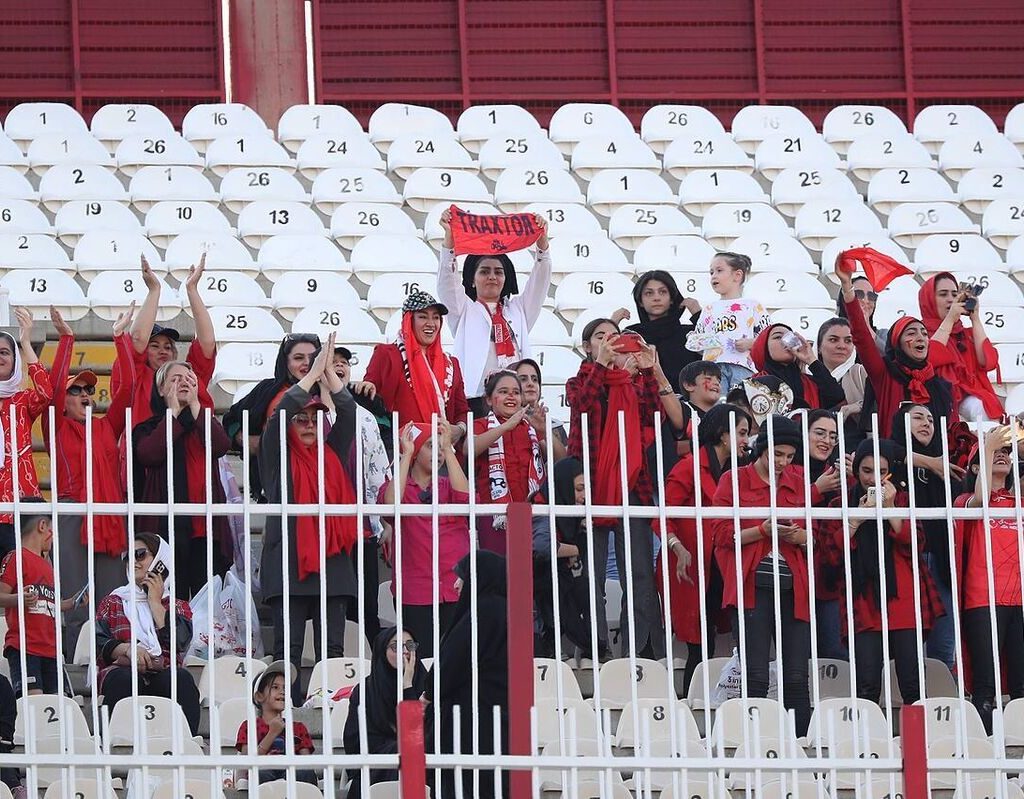 تماشاگران زن می‌توانند از هفته بیست‌و سوم لیگ خلیج فارس و در بازی تراکتور – ذوب‌آهن اصفهان در ورزشگاه حضور پیدا کنند
